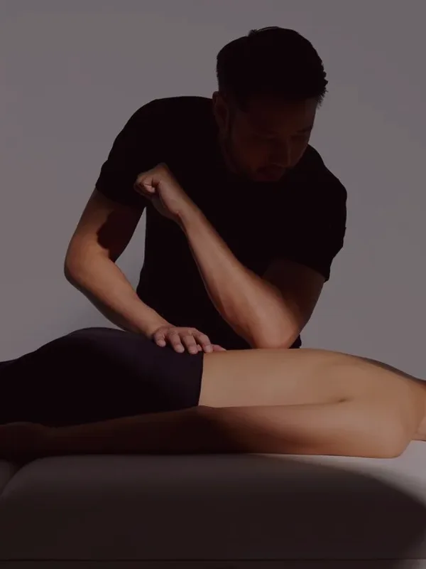 Medizinische Massage am Rücken in einer TCM.ch Praxis
